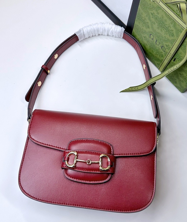 激安グッチバッグコピー着用イメージ